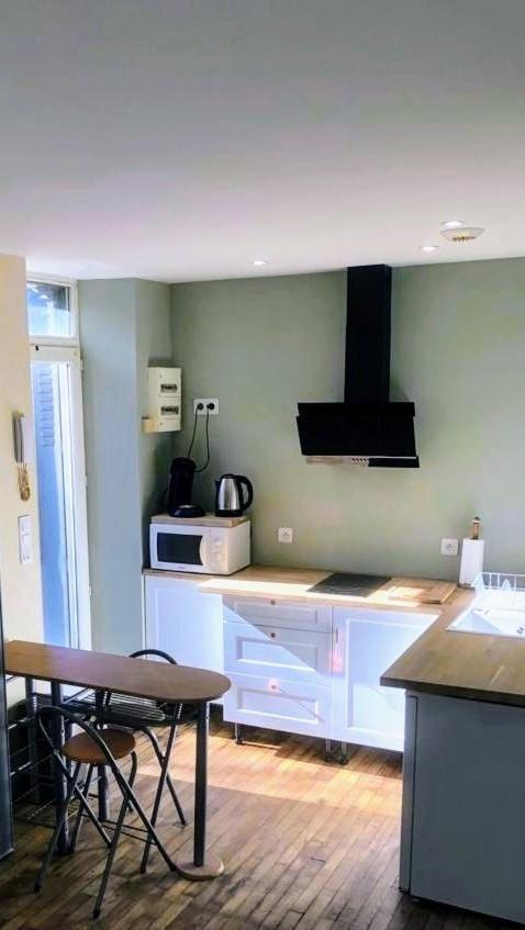 Logement A Brive Avec Terrasse Et Climatisation - Pres De La Gare Et Du Centre-Ville - Wifi Et Stationnement Gratuit Esterno foto