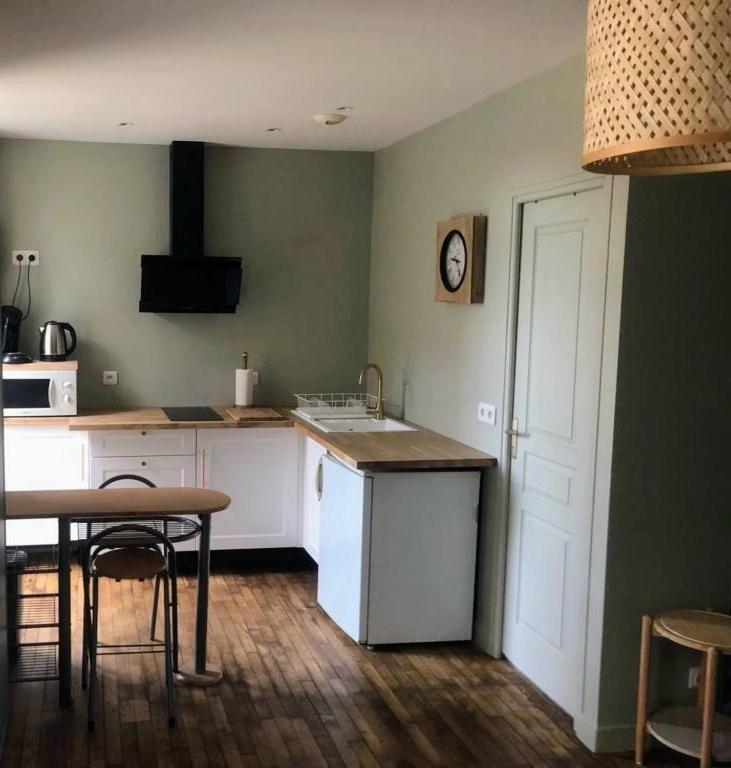 Logement A Brive Avec Terrasse Et Climatisation - Pres De La Gare Et Du Centre-Ville - Wifi Et Stationnement Gratuit Esterno foto