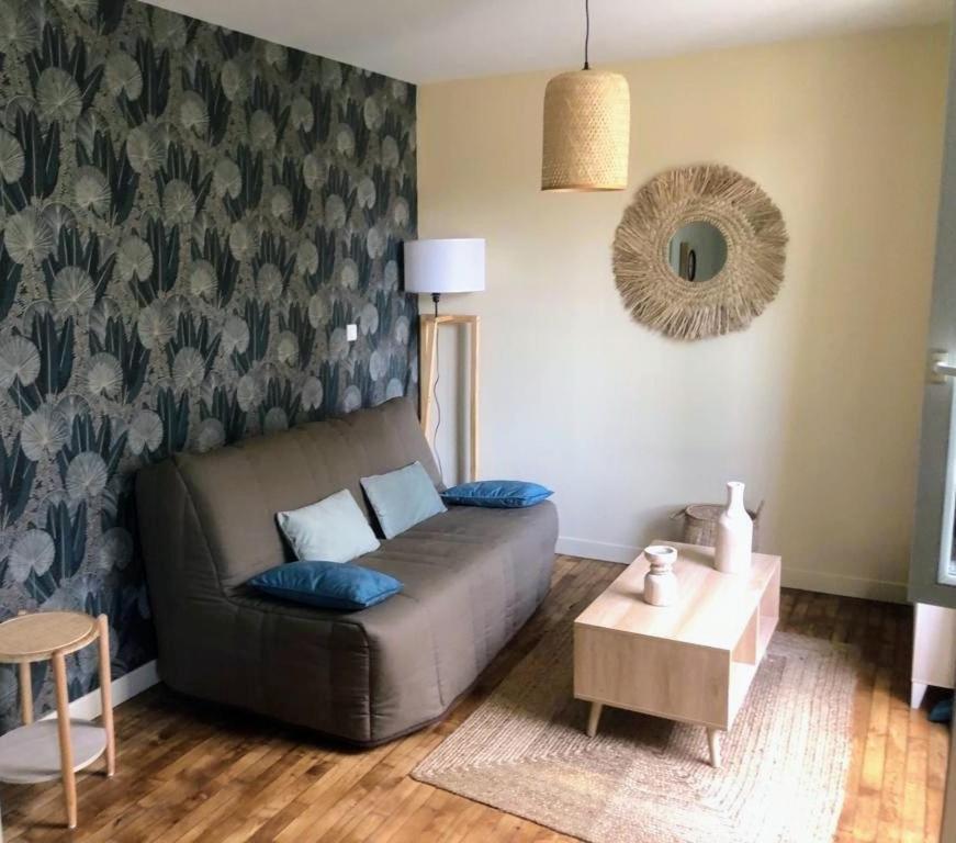 Logement A Brive Avec Terrasse Et Climatisation - Pres De La Gare Et Du Centre-Ville - Wifi Et Stationnement Gratuit Esterno foto