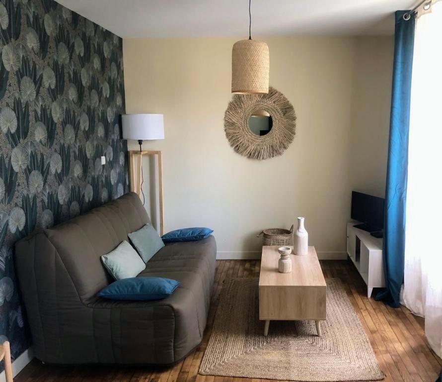 Logement A Brive Avec Terrasse Et Climatisation - Pres De La Gare Et Du Centre-Ville - Wifi Et Stationnement Gratuit Esterno foto